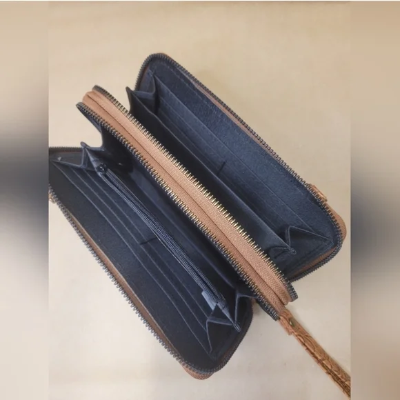 Darcy Marks Brown Leather Wristlet Clutch (PUR8) - Picture 13 of 14